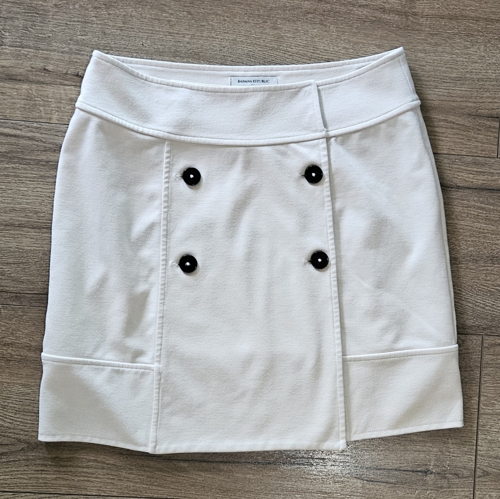 Barely Worn - BANANA REPUBLIC - Cream Double Button Front Knit Skirt -  Size 2 
